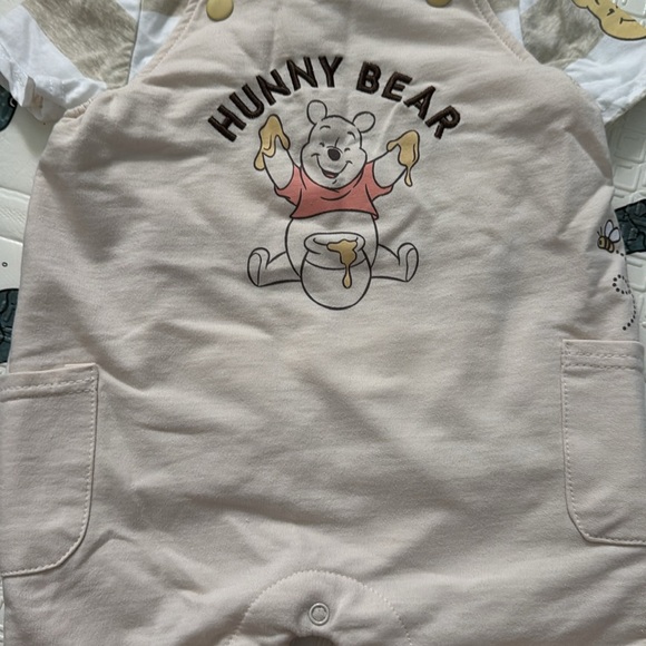 Winnie the Pooh 2 piece set - Picture 2 of 7